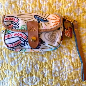 Dooney&Bourke wristlet in Disney Sketch